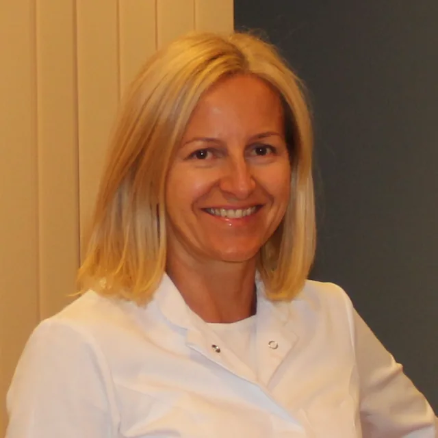 dr Marzena Ozimirska w gabinecie